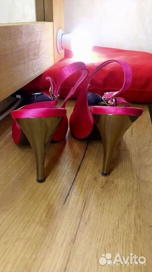 Босоножки тканевые Mariela 37 размера. Каблук 10 с