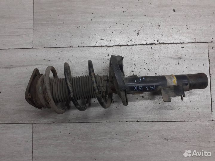 Стойка передняя левая Mazda 3 в сборе