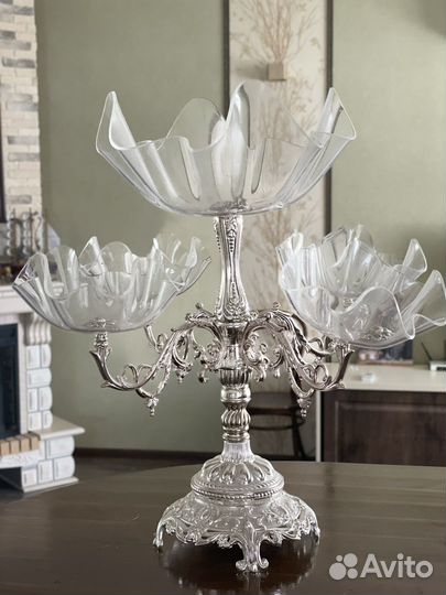 Ваза для фруктов на ножке