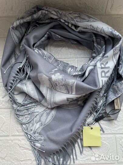 Платок тёплый Burberry светло серый