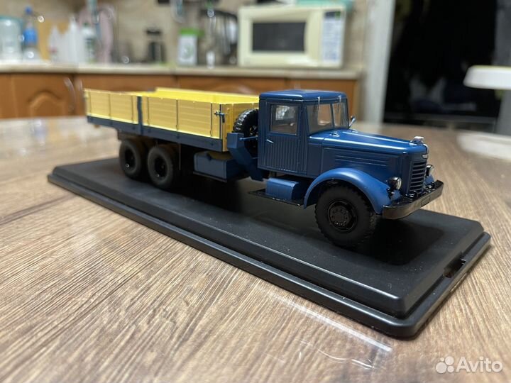 Модель автомобиля Яаз-210