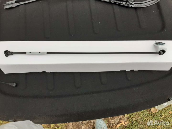 Амортизатор(упор) для капота Toyota Rav4