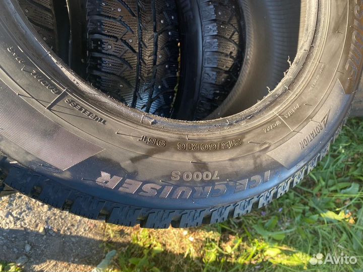 Bridgestone Ice Cruiser 7000S 215/60 R16