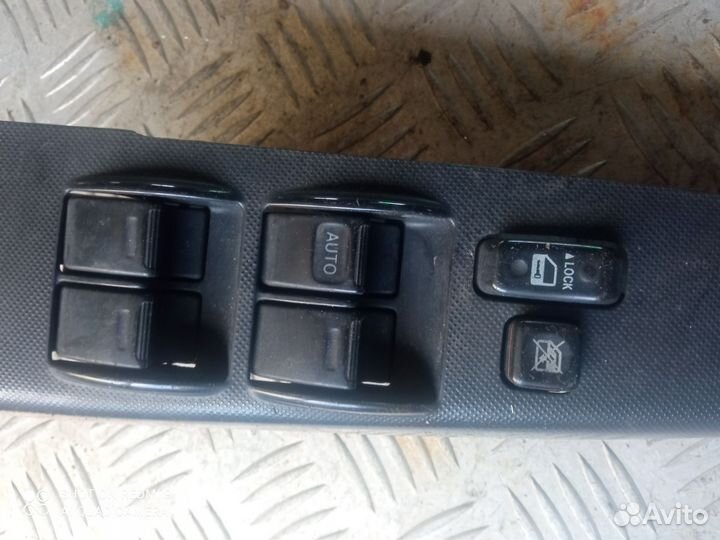 Блок кнопок стеклоподъемников Toyota Hilux 7