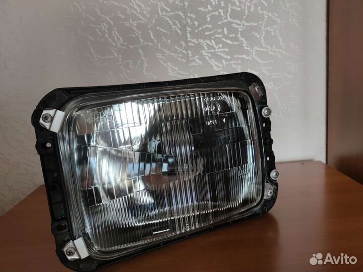 Правая фара Mercedes Benz Bus 207D-410