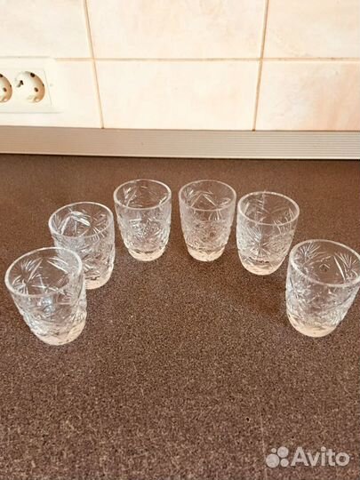 Хрустальные стопки и графинчик