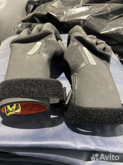 Перчатки для водного спорта