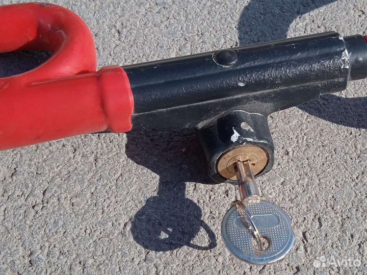 Блокиратор руля с замком