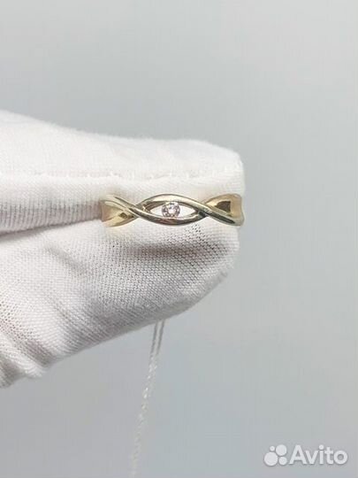 Кольцо с природным камнем Золото