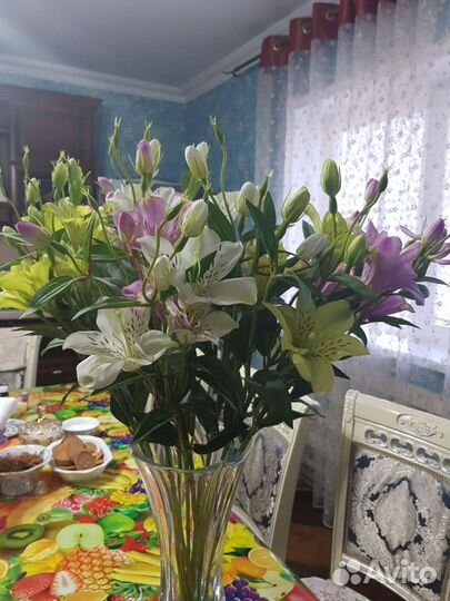 Ваза с цветами Лилия