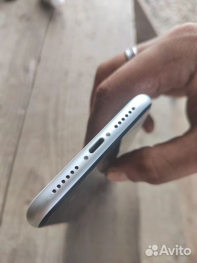 Телефон iPhone 11