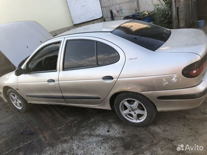 В разбор на запчасти renault megane 1 2002 год