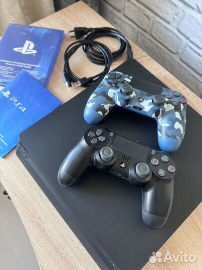 Приставка Sony PS4 + 2 беспроводных джойстика