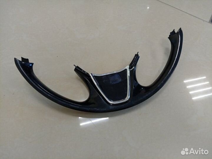 Декоративная накладка на руль Mitsubishi Outlander