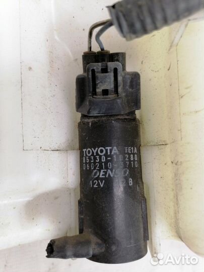 Бачок омывателя Toyota Progres JCG10 1JZ-GE 2000