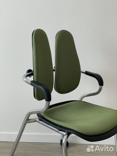 Офисное кресло