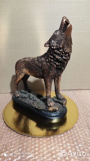 Статуэтка Волк