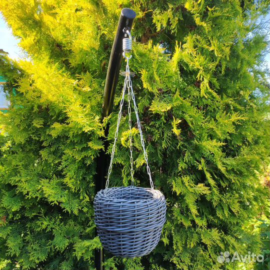 Подвесное кашпо из ротанга