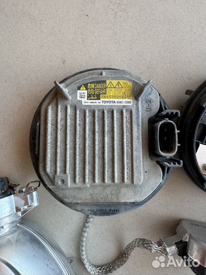 Блок ксенона на camry v50-55