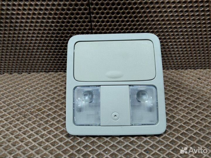 Плафон салона с очечником передний Nissan Bluebird