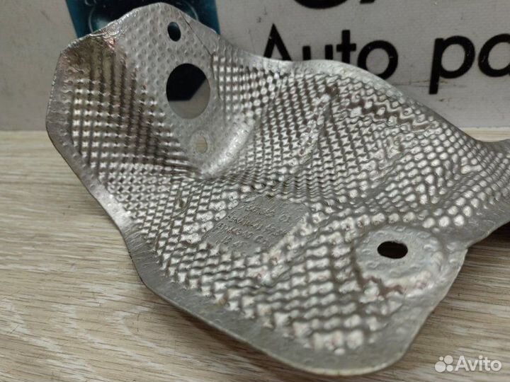 Тепловой экран Bmw X5 E70 N62B48 2008