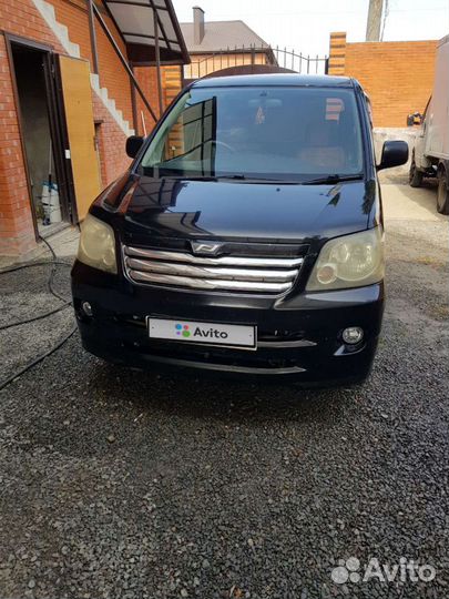 Toyota Noah 2.0 AT, 2003, 390 000 км