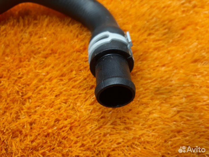 Патрубок системы охлаждения Mercedes-Benz C-Class