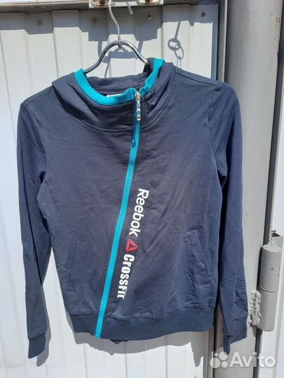 Продаю женские сортивные костюмы