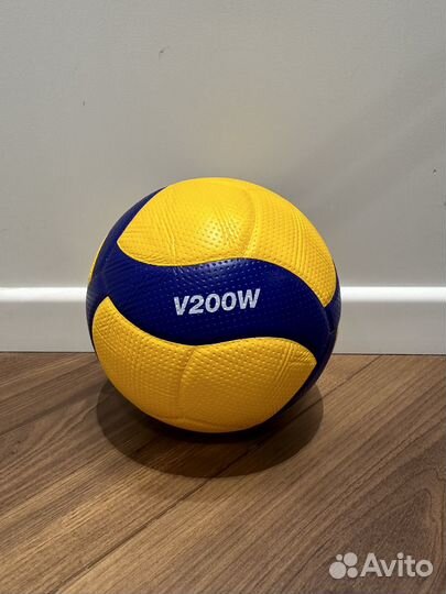 Волейбольный мяч mikasa v200w