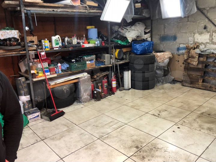 Гараж, > 30 м²