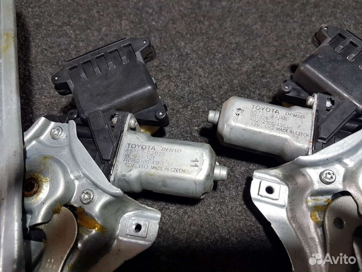 Стеклоподьемник задний Toyota Avensis T270