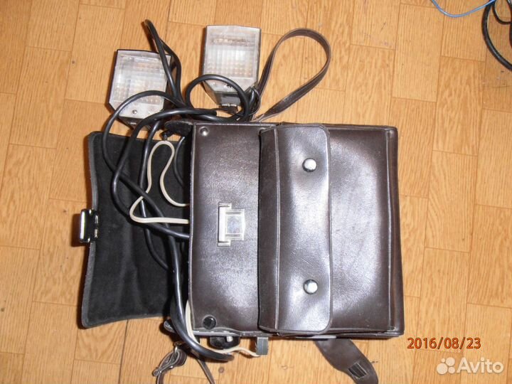 Фотовспышка с двумя разнесенными лампами