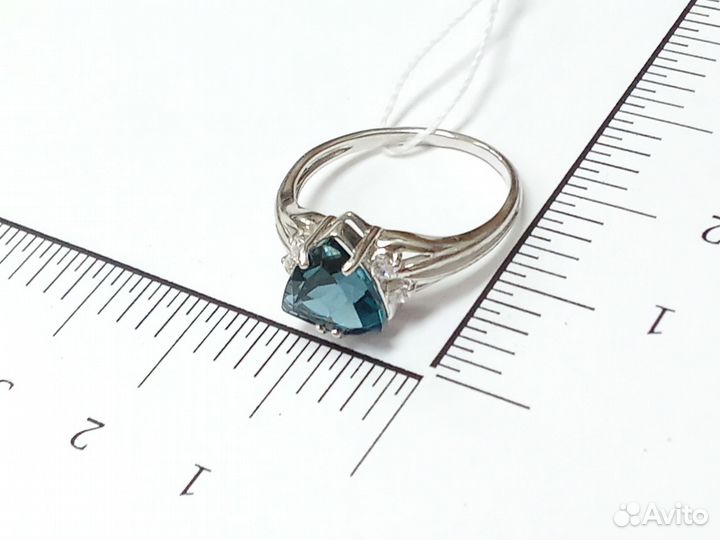 Золотое кольцо с камнем 16р