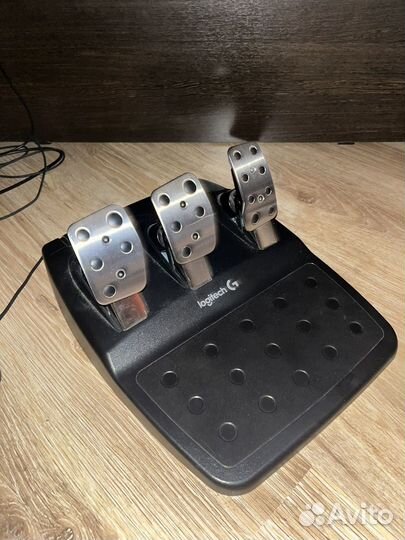 Игровой руль с педалями Logitech g902