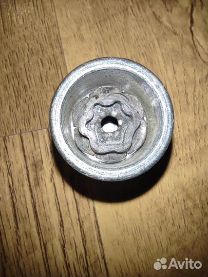 Секретки на колеса McGard 27216U