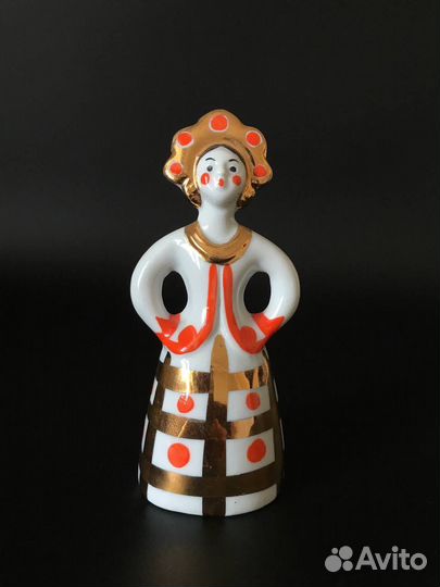 Статуэтка фарфоровая Девушка в кокошнике Дулево