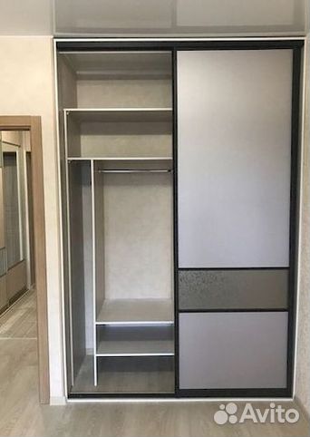 Книжный шкаф