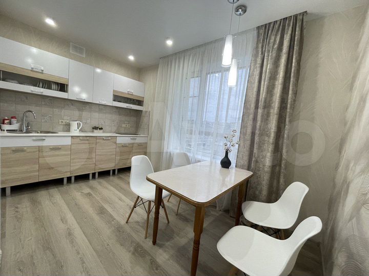 2-к. квартира, 56 м², 6/17 эт.