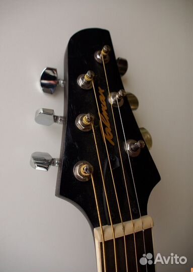 Полуакустистическая гитара