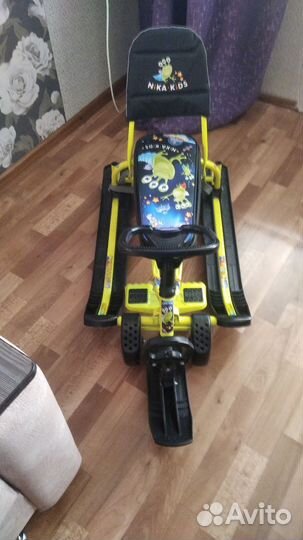 Детский снегокат с колесами