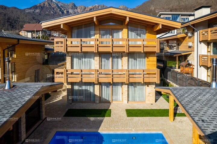 Дом 300 м² на участке 6 сот.