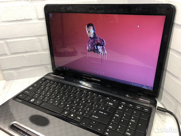 Бюджетный игровой ноутубк Toshiba 2 видеокарты