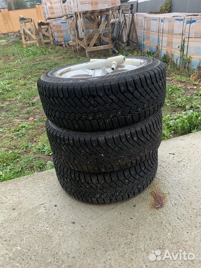 Gislaved Nord Frost 70Q 215/55 R17