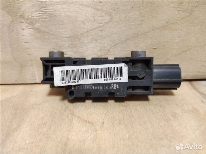 Датчик удара Audi A4 B7