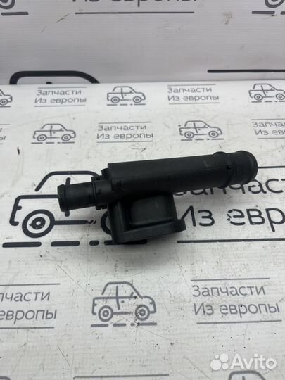 Фланец (тройник) системы охлаждения 038121132D