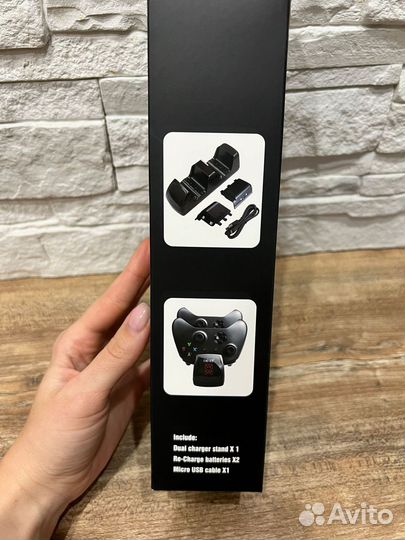 Зарядная станция для геймпадов Xbox One + 2 аккума