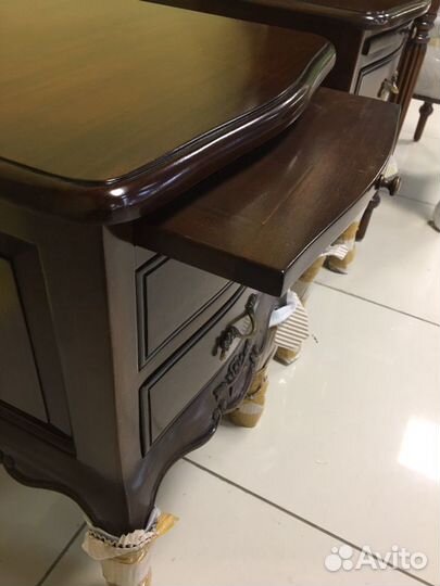 Тумба прикроватная из массива дерева резная