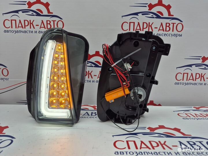 Ходовые огни с поворотником Toyota Prius 30 2011+