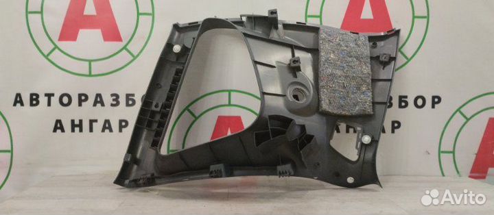 Обшивка стойки задняя правая Mitsubishi Colt Z32A