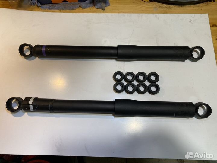 Амортизатор задний Toyota Hilux